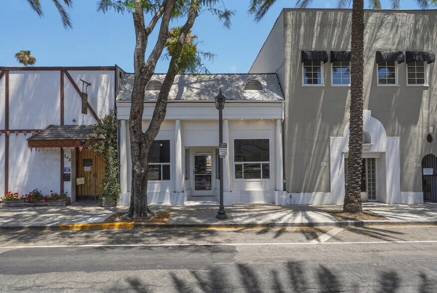 Primary Photo Of 738 N Highland Ave, Los Angeles General Retail For Sale