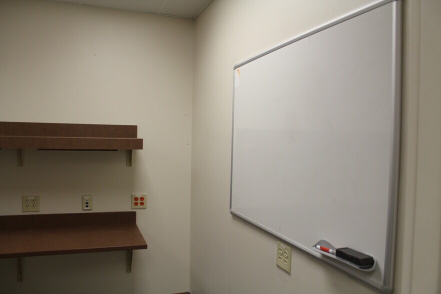 More Photos Of 908 NW 6th St, Tulia Freestanding For Sale