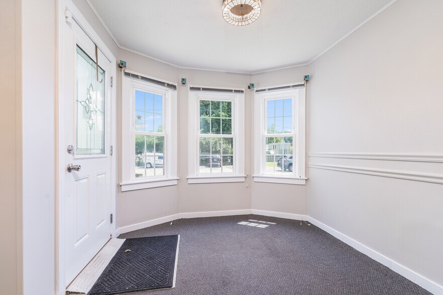 More Photos Of 1607 Chester Blvd, Richmond Office For Sale