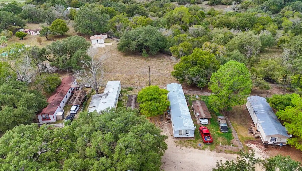 More Photos Of 102 Oak Ridge Dr, Floresville Trailer Camper Park For Sale