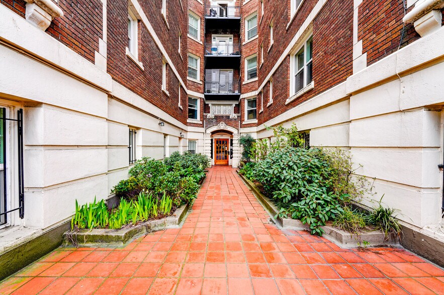 More Photos Of 1429 SW 14th Ave, Portland Apartments For Sale