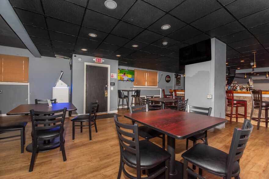 More Photos Of 932 Wyoming Ave, Scranton Bar For Sale