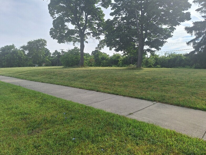 More Photos Of 60 Martin Luther King Jr N Blvd, Pontiac Land For Sale