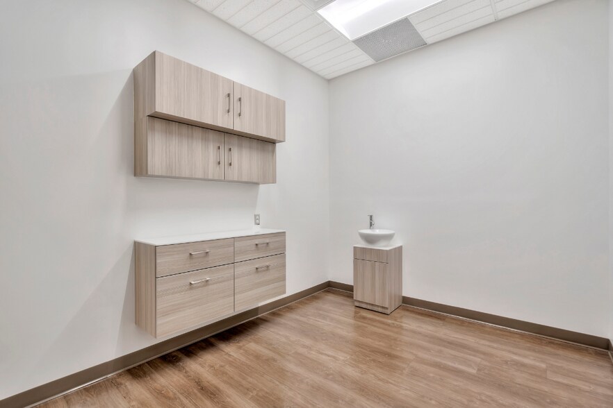 More Photos Of 2040 E Tangerine Rd, Oro Valley General Retail For Lease