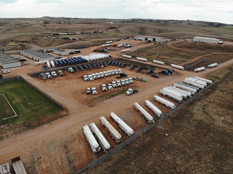 More Photos Of 2018 125th Ave NW, Watford City Warehouse For Lease