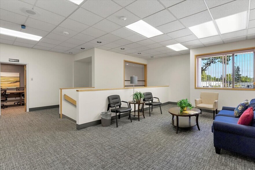 More Photos Of 2405 Front St NE, Salem Office For Sale