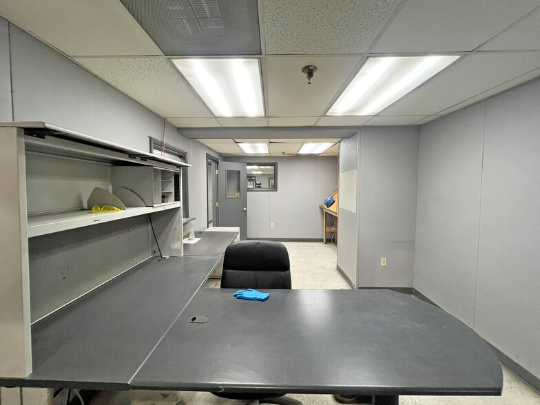 More Photos Of 711 Beaver Rd, Girard Warehouse For Sale