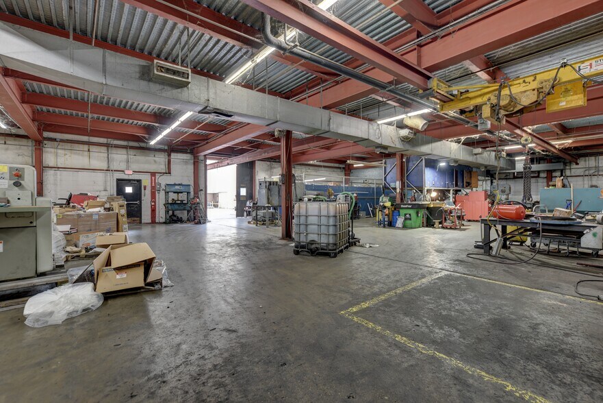 More Photos Of 1901 Longwood Dr, Brenham Manufacturing For Sale