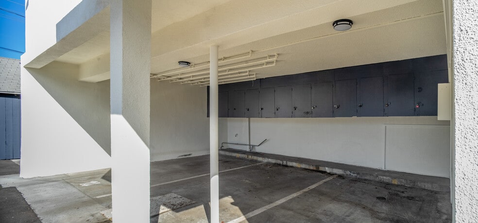 More Photos Of 1711 Granville Ave, Los Angeles Apartments For Sale