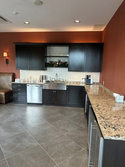 More Photos Of 6450 Sand Lake Rd, Dayton Office For Sale
