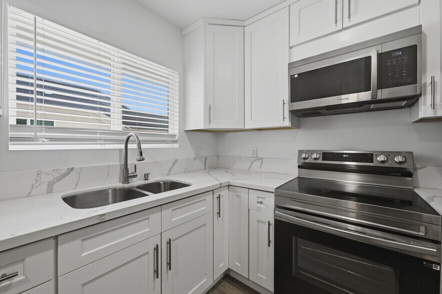 More Photos Of 2005 Highland Ave, National City Apartments For Sale