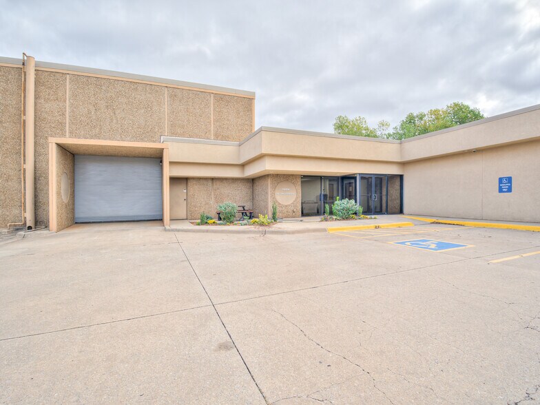 More Photos Of 7608 N Hudson Ave, Oklahoma City Office For Sale
