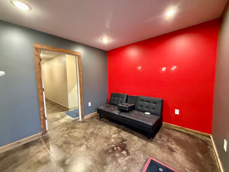 More Photos Of 60 County Road 9501 N, Brookland Warehouse For Lease