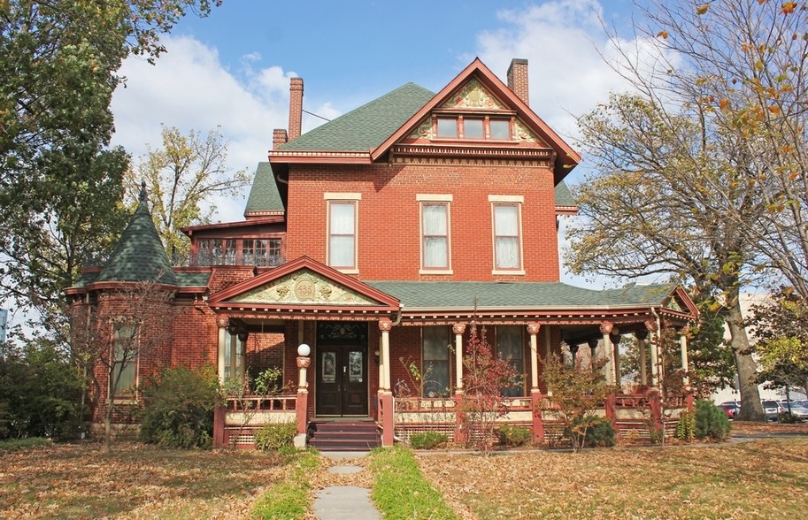 Primary Photo Of 435 E Walnut St, Springfield Apartments For Sale