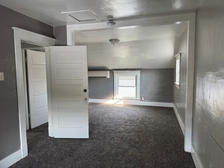 More Photos Of 1720 Main St, Elkhart Industrial For Sale