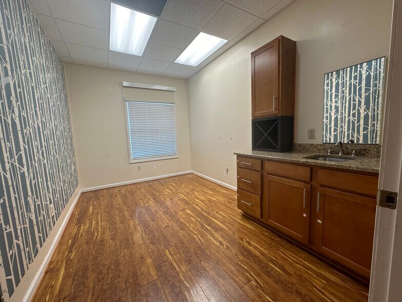 More Photos Of 1255 Commercial Dr SW, Conyers Medical For Sale