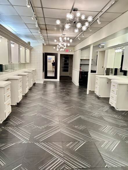 More Photos Of 10 S Crenshaw Ave, Richmond Freestanding For Lease