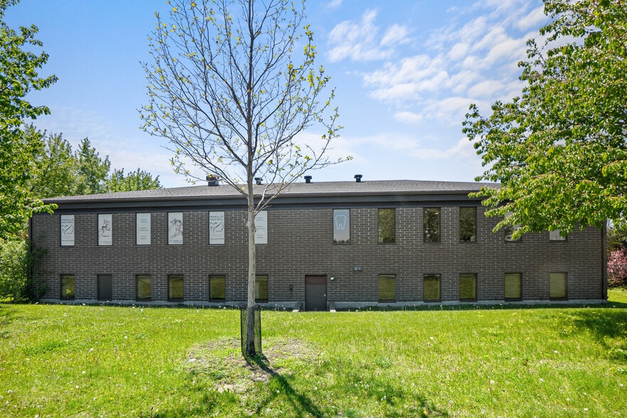 More Photos Of 3400 Rue du Marché, Dollard-des-Ormeaux Medical For Lease