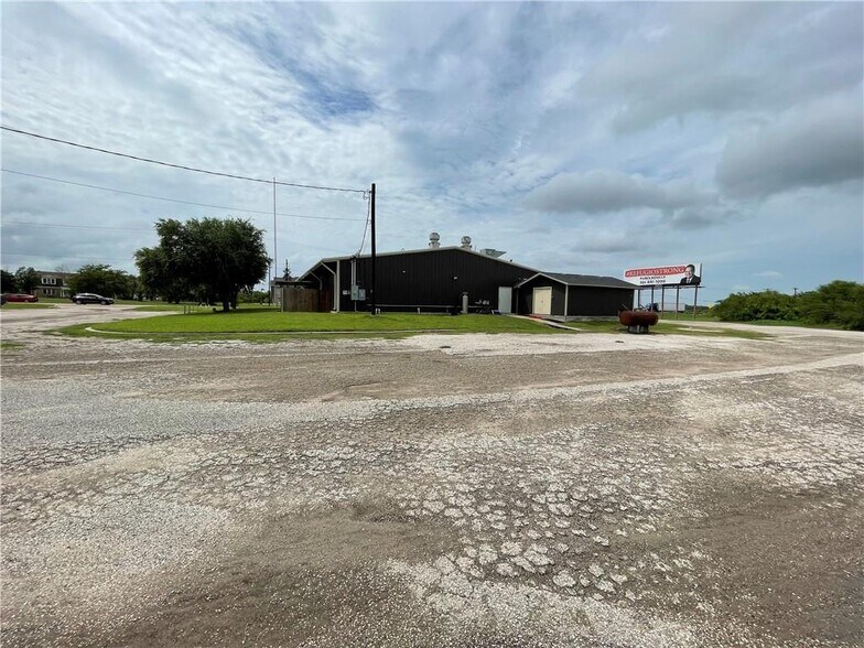 More Photos Of 1002 Victoria, Refugio Restaurant For Sale