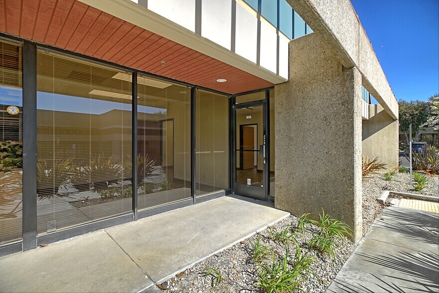 More Photos Of 4564 Telephone Rd, Ventura Warehouse For Lease