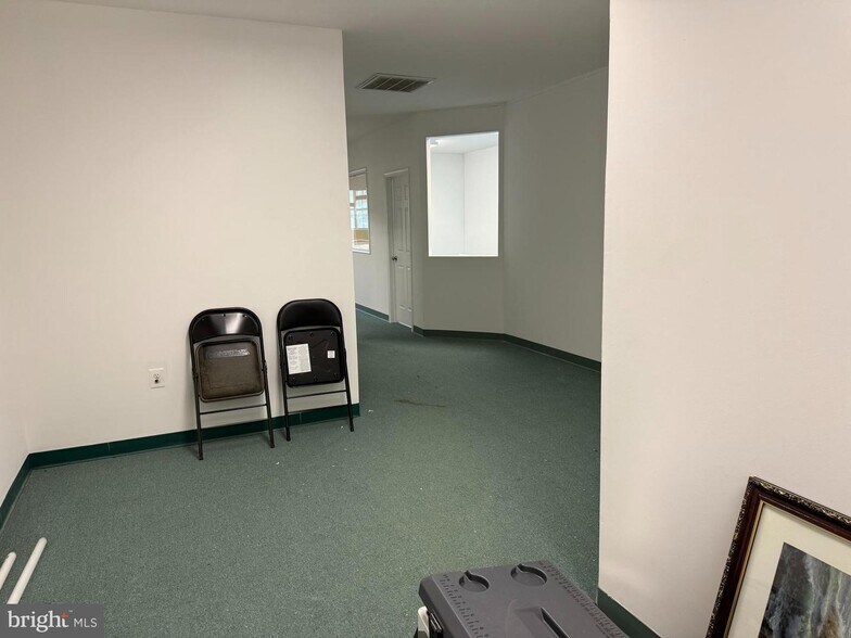 More Photos Of 225 Town Square Dr, Lusby Medical For Lease