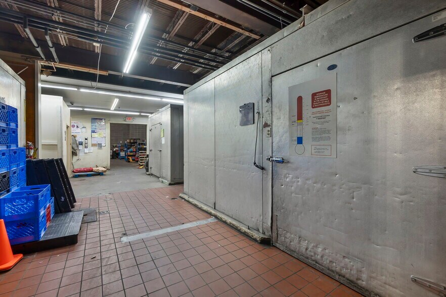 More Photos Of 121 S Sprigg St, Cape Girardeau Supermarket For Sale