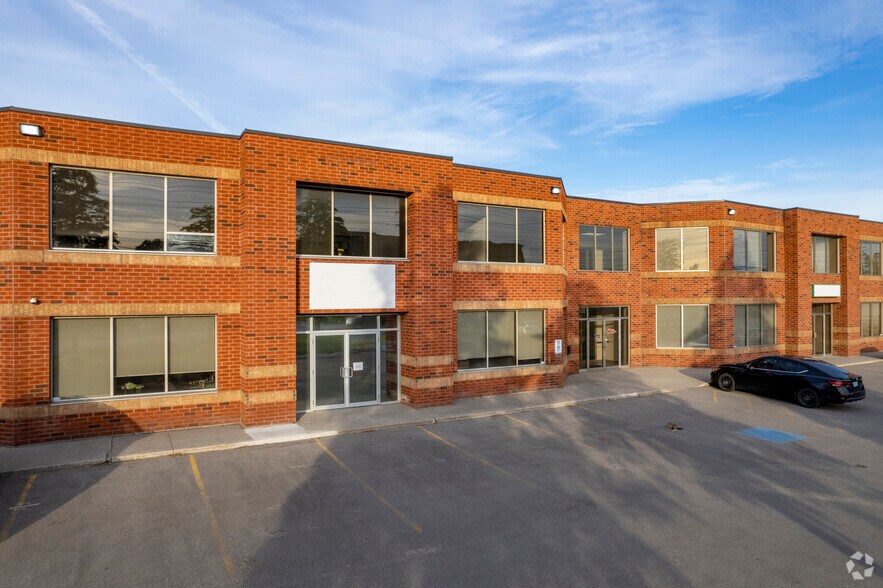 More Photos Of 6950 Tomken Rd, Mississauga Truck Terminal For Sale