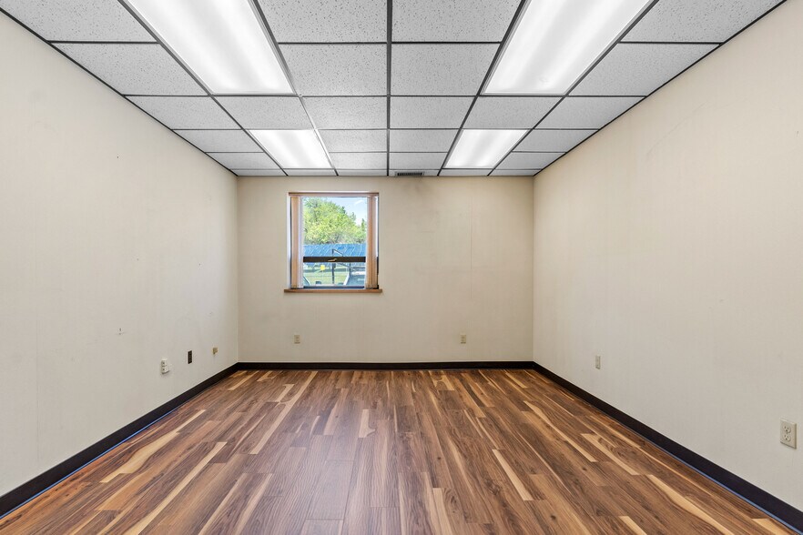 More Photos Of 63 Barlow Rd, Binghamton Distribution For Lease