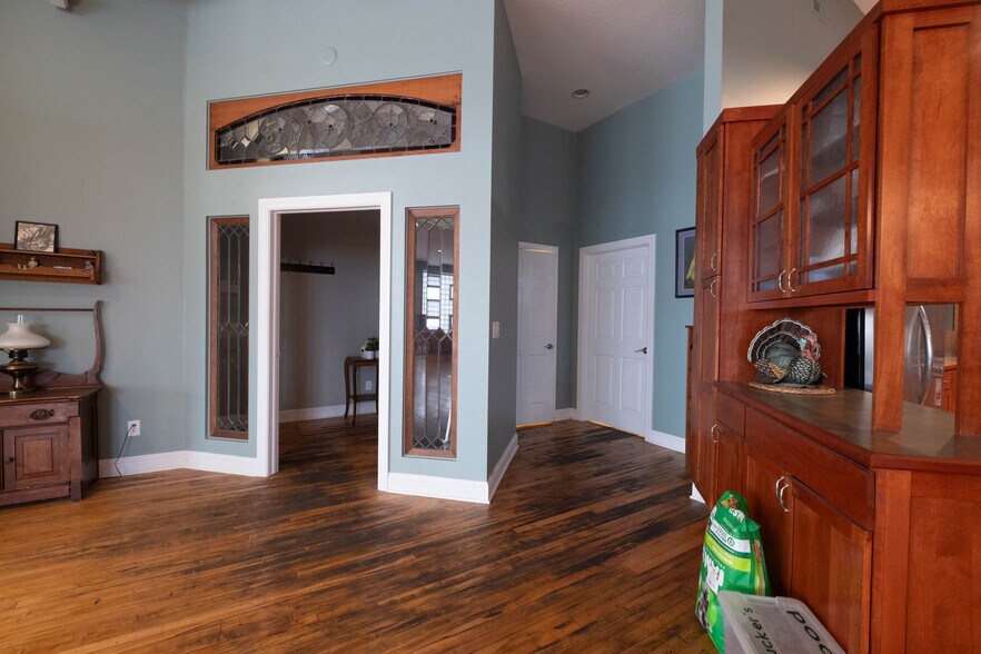 More Photos Of 218 E Main St, Marshalltown Storefront Retail Residential For Sale