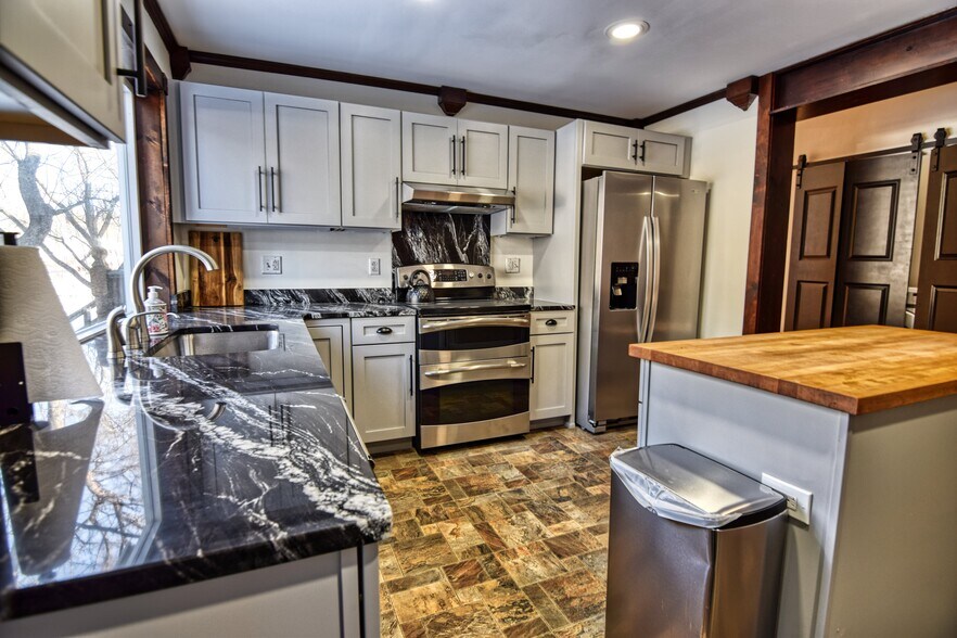 More Photos Of 27 Route 25, Plymouth Hospitality For Sale