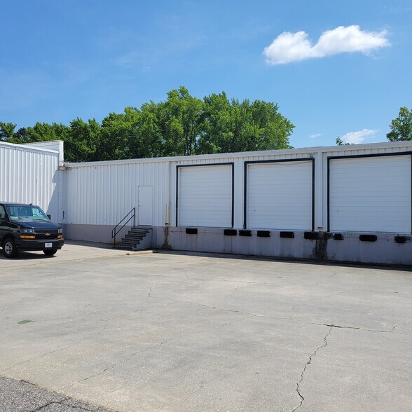 More Photos Of 504 N McPherson Church Rd, Fayetteville Light Manufacturing For Lease