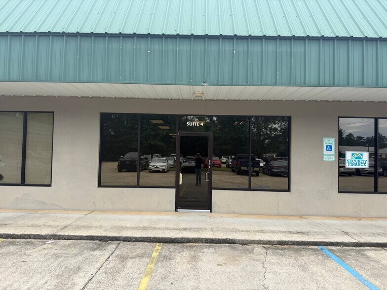 More Photos Of 19295 N 3rd St, Covington Office For Lease