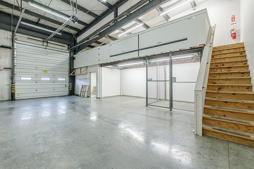 More Photos Of 1715 W Commerce Dr, Marshall Service For Sale