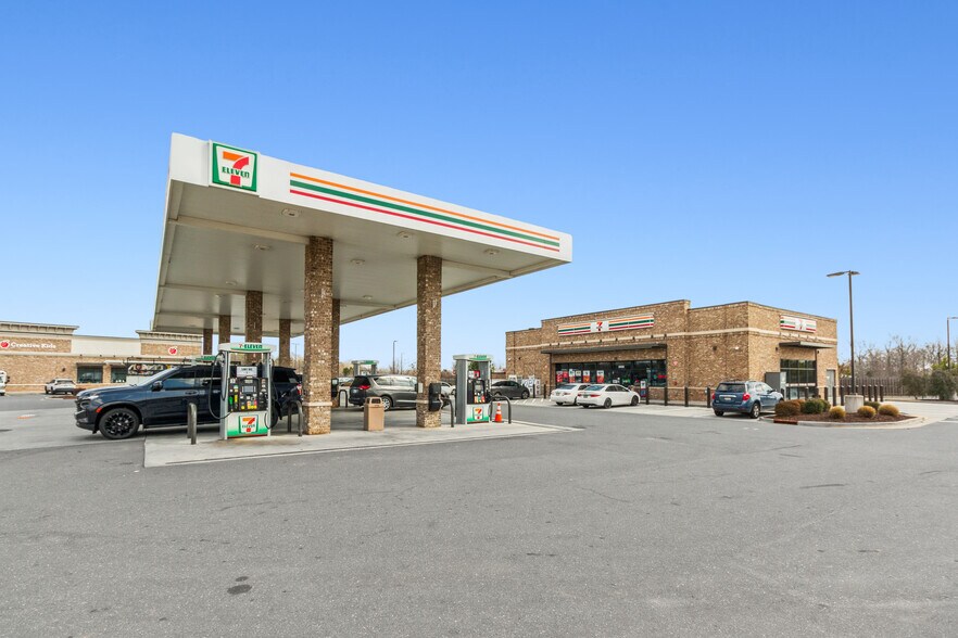More Photos Of 2020 S Dobys Bridge Rd, Fort Mill Convenience Store For Sale