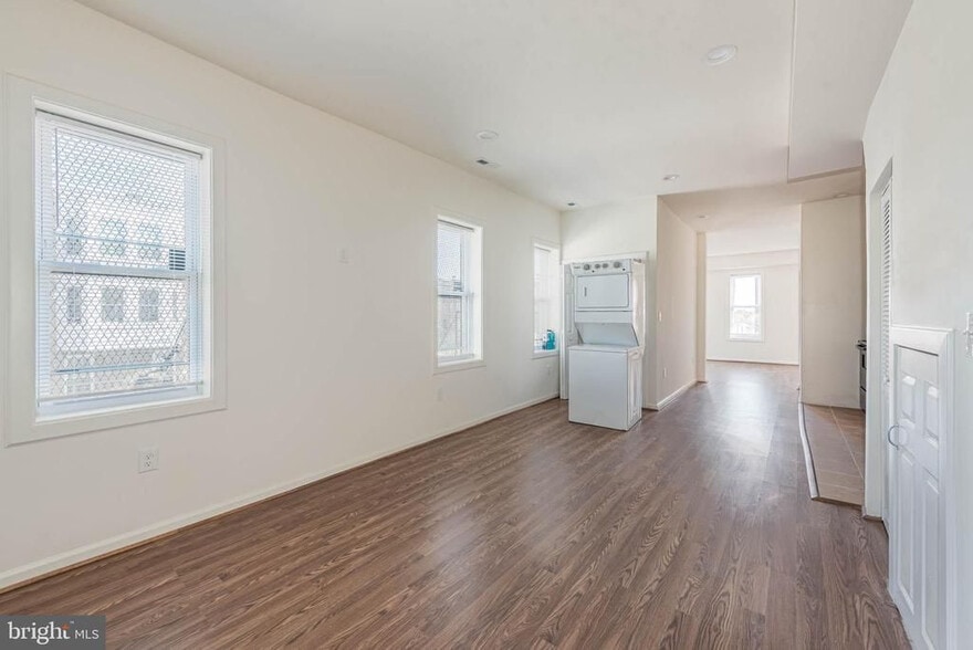 More Photos Of 1640 N Broadway, Baltimore Flex For Sale