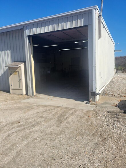 More Photos Of 20501 W 67th St, Shawnee Warehouse For Lease