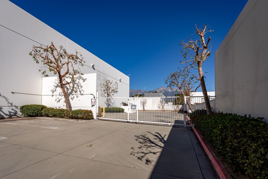 More Photos Of 10730 Bell Ct, Rancho Cucamonga Warehouse For Lease