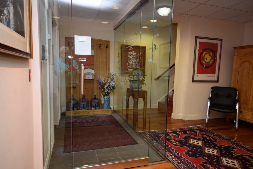 More Photos Of 252 N Washington St, Falls Church Office For Lease