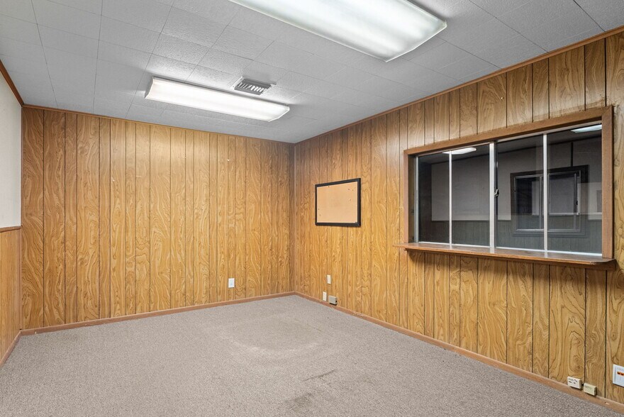 More Photos Of 3401 NNE Loop 323, Tyler Light Distribution For Sale