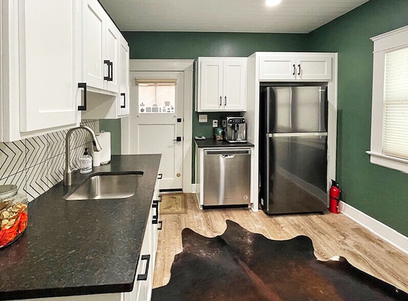 More Photos Of 1638 S Denver Ave, Tulsa Office For Sale