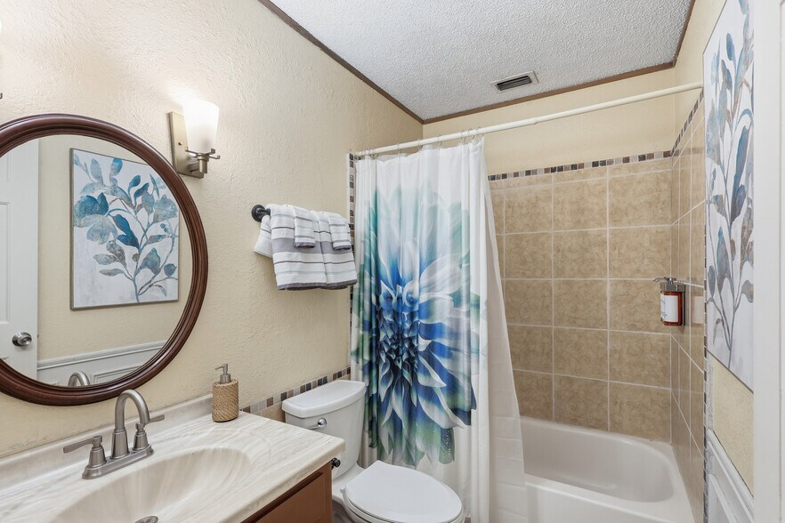 More Photos Of 201 N State St, Fort Davis Hotel For Sale