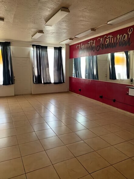 More Photos Of 2048-2050 W Florence Ave, Los Angeles Office For Sale