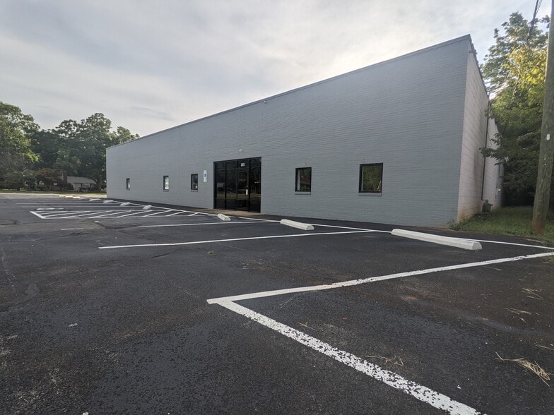 Primary Photo Of 930 S Graham-hopedale Rd, Graham Flex For Lease