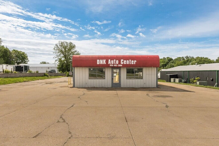 Primary Photo Of 4516 S St Peters Pky, Saint Charles Auto Dealership For Sale