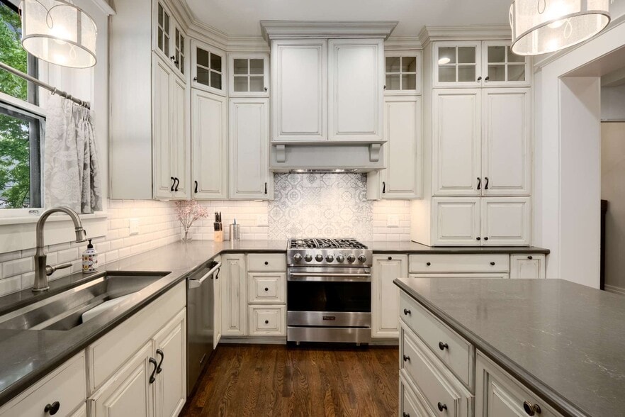 More Photos Of 1308 6th Ave N, Nashville Office Residential For Sale