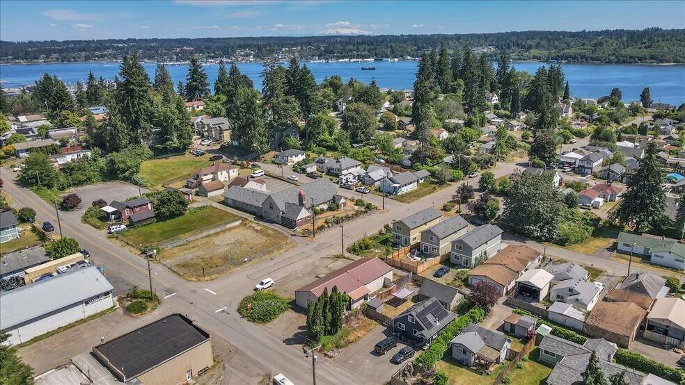 More Photos Of 3701 W G St, Bremerton Service For Sale