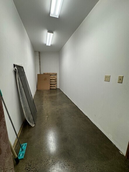 More Photos Of 8 Maple Dr, Monroe Warehouse For Lease