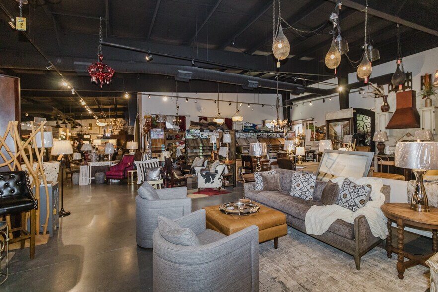 More Photos Of 736 N Andover Rd, Andover Storefront For Sale
