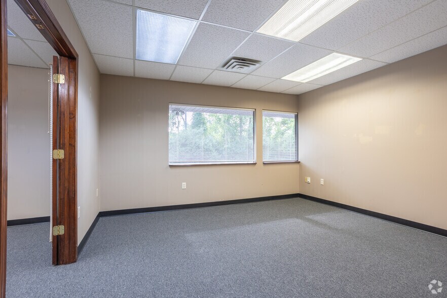 More Photos Of 411 W Lake Lansing Rd, East Lansing Unknown For Lease
