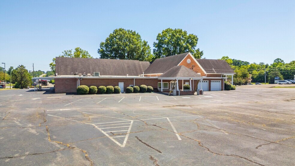 More Photos Of 2415 N Ocoee St, Cleveland Funeral Home For Sale